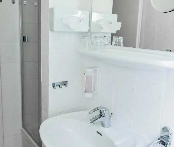 فندق Gaestehaus 3*